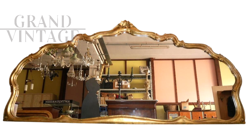 Specchiera sagomata da comò anni '50 in oro matto                            