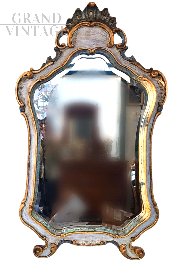 Specchio Veneziano antico in foglia d'oro e stucchi                            