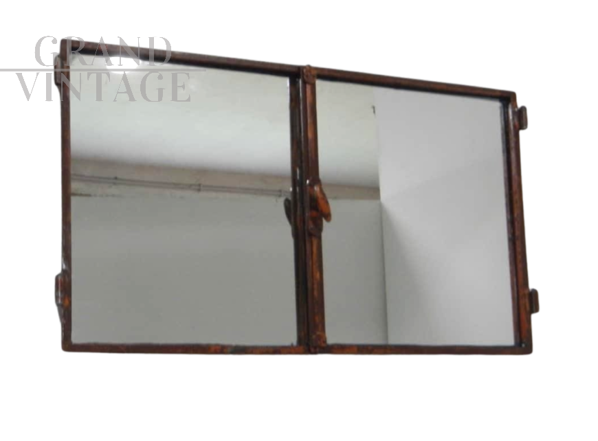 Specchio su finestra vintage in metallo anni '50                            