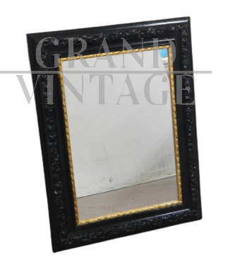 Specchio vintage con cornice intagliata e laccata nera e oro, anni '80                            