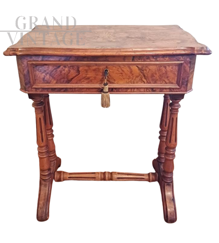 Tavolino da ricamo di metà '800