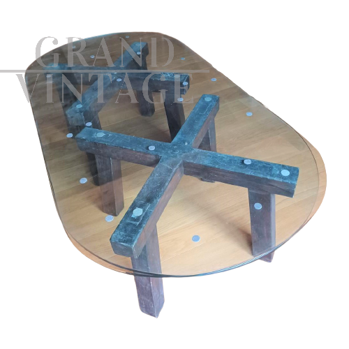 Tavolino design in legno con piano ovale in cristallo