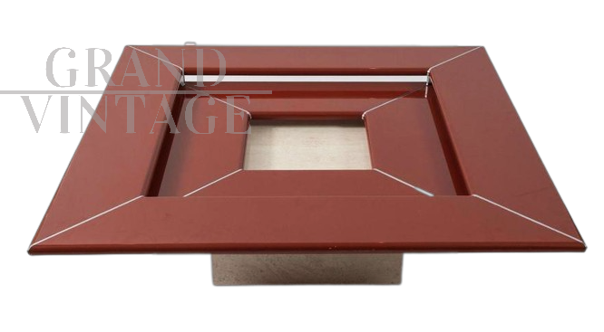 Tavolino da salotto Re Quadro di Paolo Piva per B&B in legno laccato rosso e travertino                            