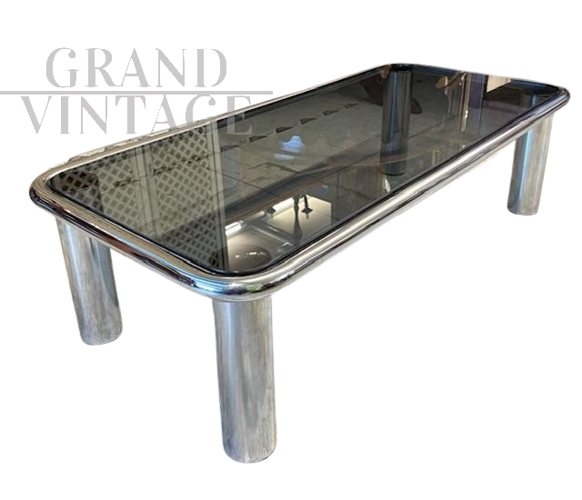 Tavolino Sesann di Gianfranco Frattini in metallo cromato e vetro fumé