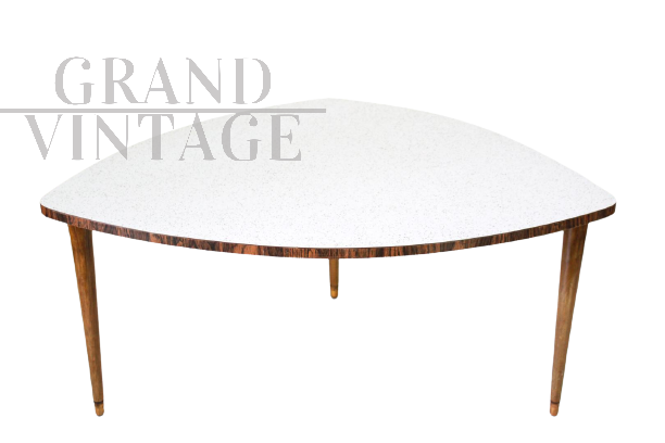 Tavolino triangolare anni '50 con piano in formica