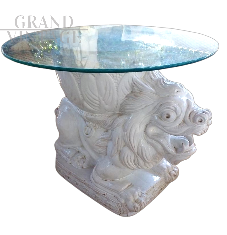 Tavolino vintage stile etnico con base di leone in ceramica bianca e piano in vetro                            