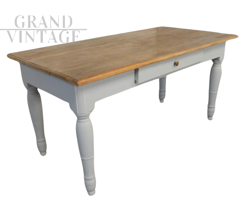 Tavolo vintage country in legno di castagno laccato, anni '50                            