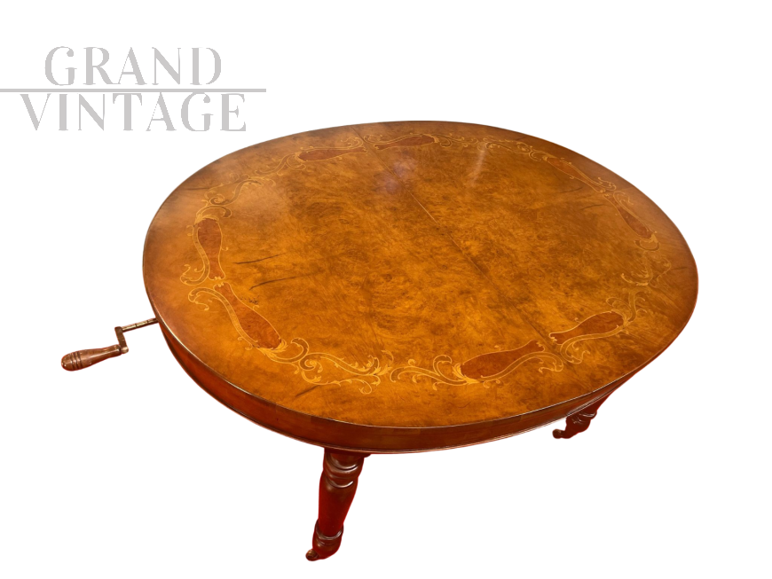 Tavolo antico allungabile a manovella intarsiato                            