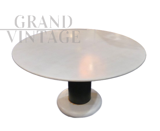 Tavolo Loto Rosso di Ettore Sottsass per Poltronova in marmo bianco                            