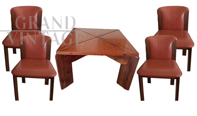 Tavolo quadrato allungabile in noce massello + 4 sedie in pelle, Italia anni '70