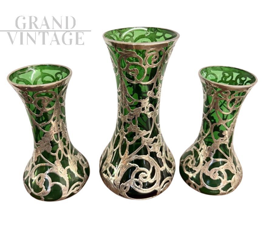Trittico di vasi liberty in vetro verde e argento anni '30                            