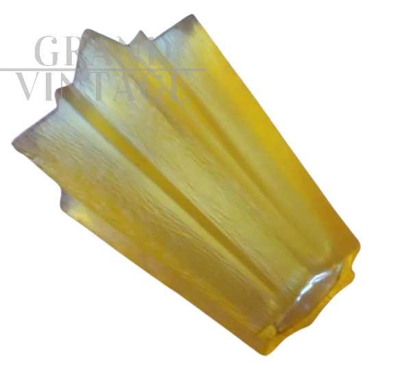 Vaso Art Decò attribuito a Pierre d' Avesn per Daum in vetro giallo                            