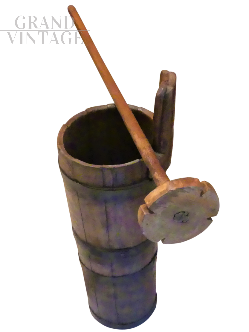 Zangola antica - strumento antico per la produzione del burro