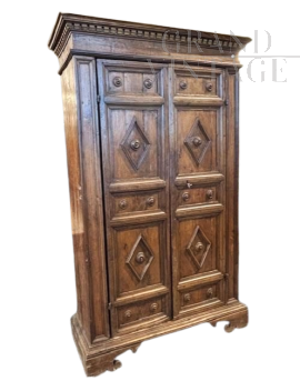 Armadio stipo Umbro antico del XVII secolo                            