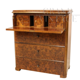 Comò Biedermeier antico in radica di noce con piano a ribalta                            