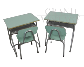 Coppia di banchi scolastici con sedie in formica verde, anni '70                            