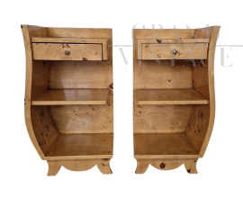 Coppia di comodini mossi di linea Art Déco in radica di betulla                            