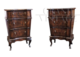 Coppia di comodini veneti dell'800 in noce e radica                            