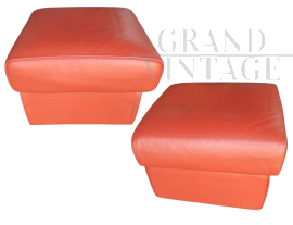 Coppia di pouf design di Matteo Grassi in pelle arancione                            
