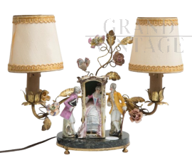 Lampada antica Napoleone III con personaggi in porcellana policroma e bronzo dorato                            