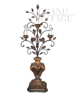 Lampada in stile antico in legno con fantasia floreale in ferro e lamierino                            