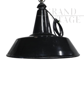 Lampada industriale in metallo nero con diametro 40 cm, anni '50                            