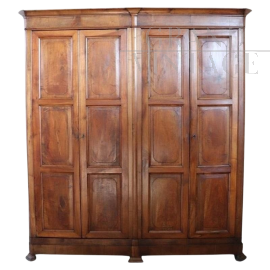 Maestoso armadio in noce massello del XIX secolo                            