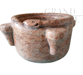 Mortaio in stile antico in marmo rosso Verona con serpente                            