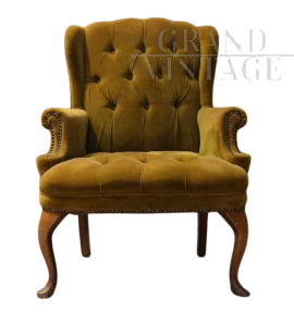 Poltrona bergère in stile barocco in velluto giallo ocra                            