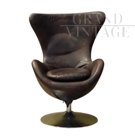 Poltrona Egg Chair di Arne Jacobsen in pelle marrone                            