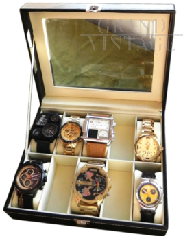 Scatola con 7 orologi vintage da uomo di grandi dimensioni                            