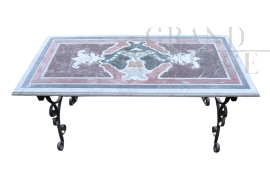 Tavolo da giardino in ferro con piano in marmo con decoro a mosaico                            
