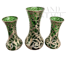 Trittico di vasi liberty in vetro verde e argento anni '30                            