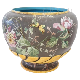 Vaso vintage in ceramica dipinta con fiori, farfalle e uccelli                            