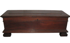 Antique chest from the 17th century in walnut wood