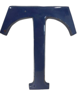 Lettera T in terracotta blu, anni '40