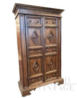 Armadio stipo Umbro antico del XVII secolo                            