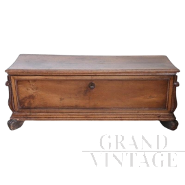 Cassapanca antica del XVIII secolo in noce massello                            