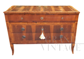 Comò cassettone antico Luigi XVI lastronato in noce e filettato                            