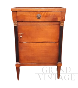 Comodino Impero emiliano con colonne ebanizzate e capitelli intagliati                            