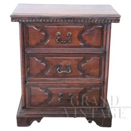 Comodino antico in noce massello del XVIII secolo