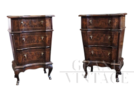 Coppia di comodini veneti dell'800 in noce e radica                            