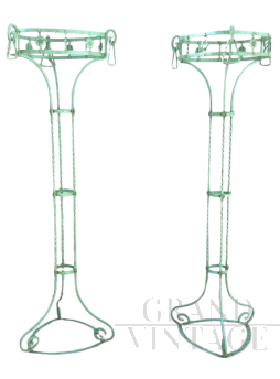 Coppia di fioriere verticali liberty in ferro laccato verde                            