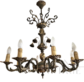 Grande lampadario vintage in ottone bronzato con decorazioni floreali