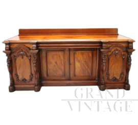 Imponente credenza antica in stile neogotico di inizio '900                            