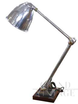 Lampada da tavolo industriale