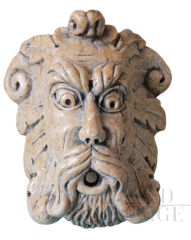 Mascherone in stile antico in marmo giallo reale                            