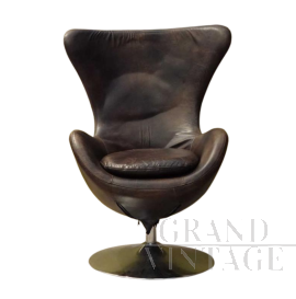 Poltrona Egg Chair di Arne Jacobsen in pelle marrone                            