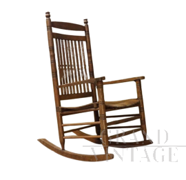 Sedia a dondolo vintage in legno                            