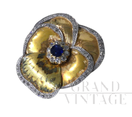 Spilla anni '60 in oro a forma di viola con diamanti e zaffiro